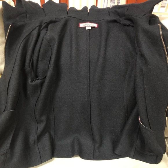 🆕 Wool Ruffled Coat 🔥 - Picture 7 of 11